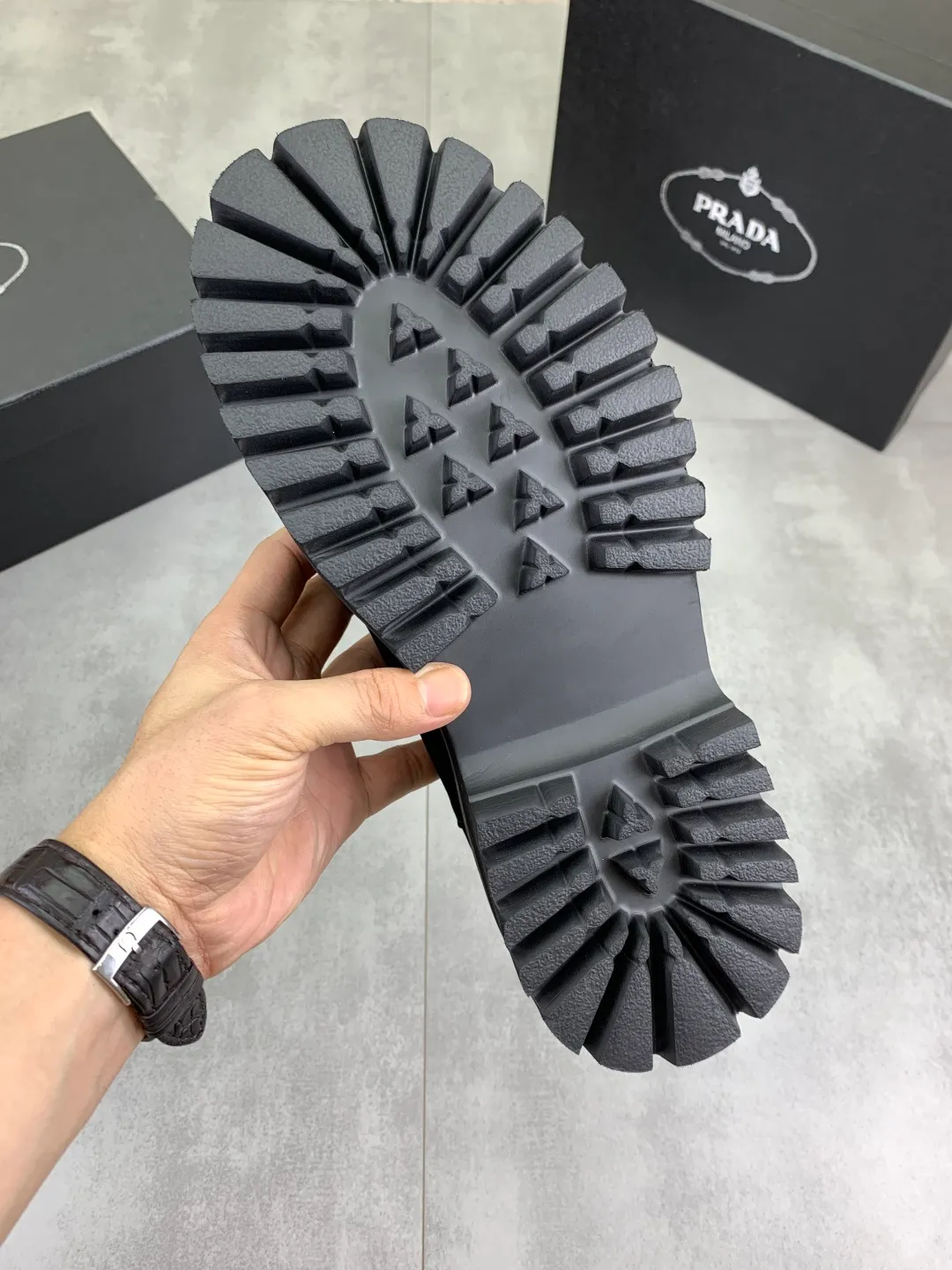 Men's shoes 💰P560 💰[New style]🔥🆕Hot model [PRADA]Prada🔝High-top Chelsea Martin boots are a high-end brand of men's shoes. The uppers are made of top-layer calfskin imported from Italy➕top-layer pigskin lining for the feet🔥, making walking more convenient and comfortable! Exclusive new style, stunning work [color]! Create a fashionable personality to set off your uniqueness! Create a fashionable personality to set off your uniqueness! A must-have for trendy men! Classic🔥super wear-resistant rubber outsole, size: 38-44 (45 can be customized) black or brown🉑️choose